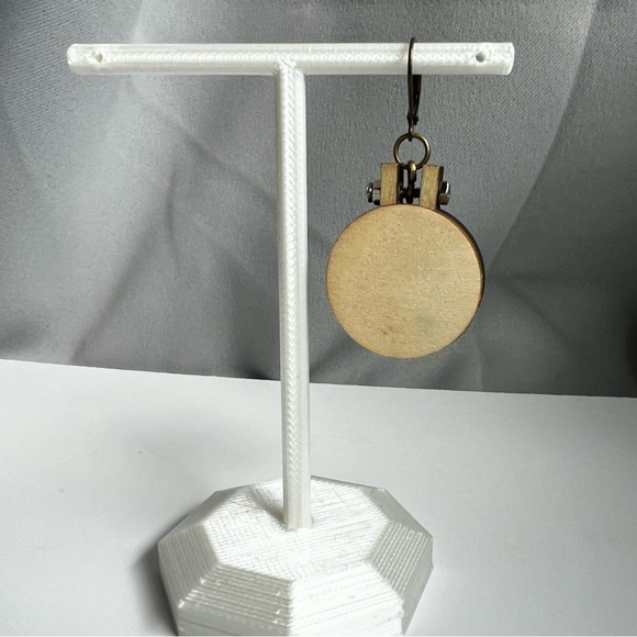 Handcrafted Bee Embroidered Charm - Picture 4 of 5